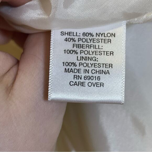 Relativity, Quilted Vest. Size Medium. Minor Stains, Could be washed out or dyed - Picture 5 of 7